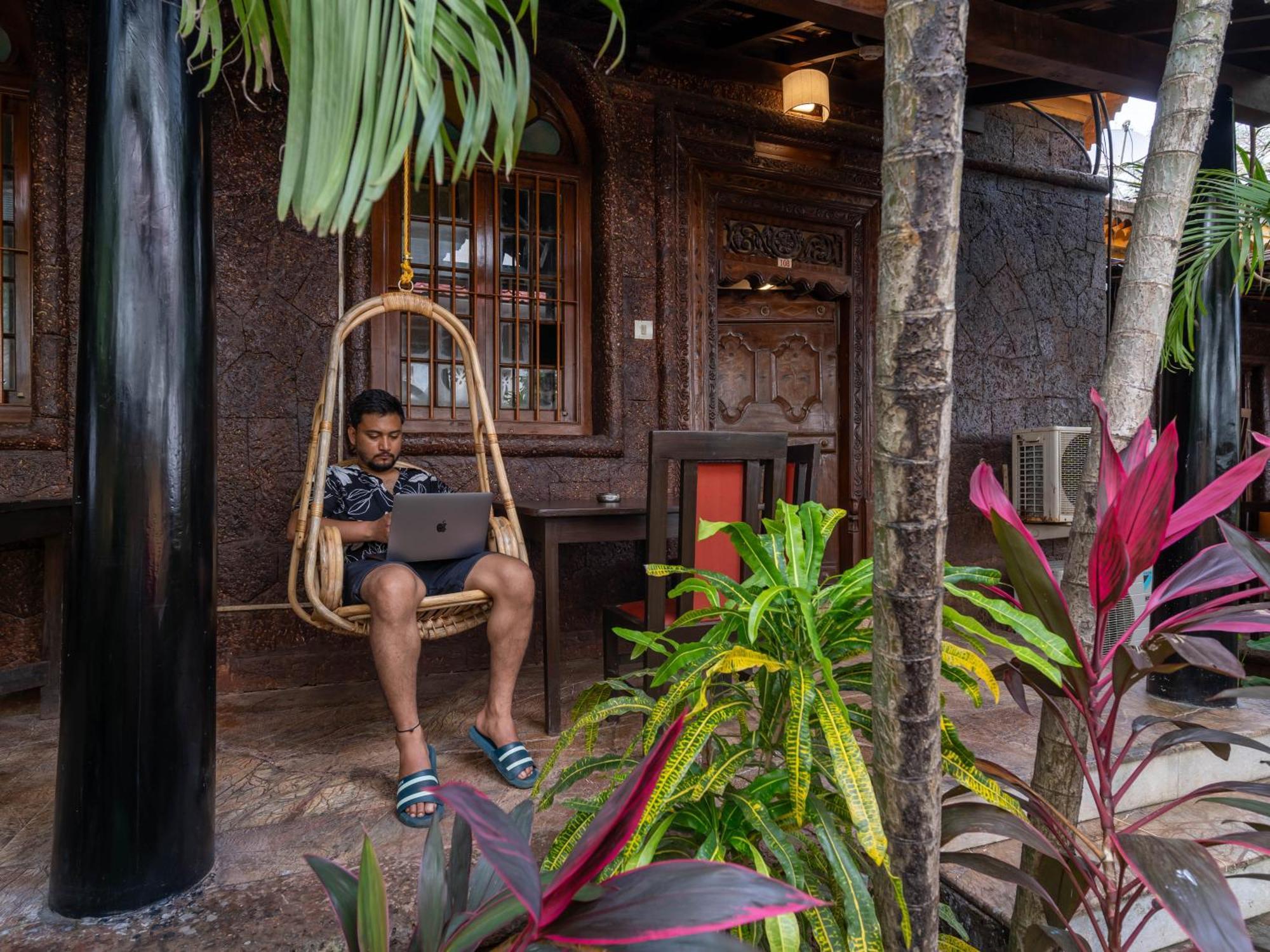 Madpackers Goa Anjuna - Bar Exterior foto