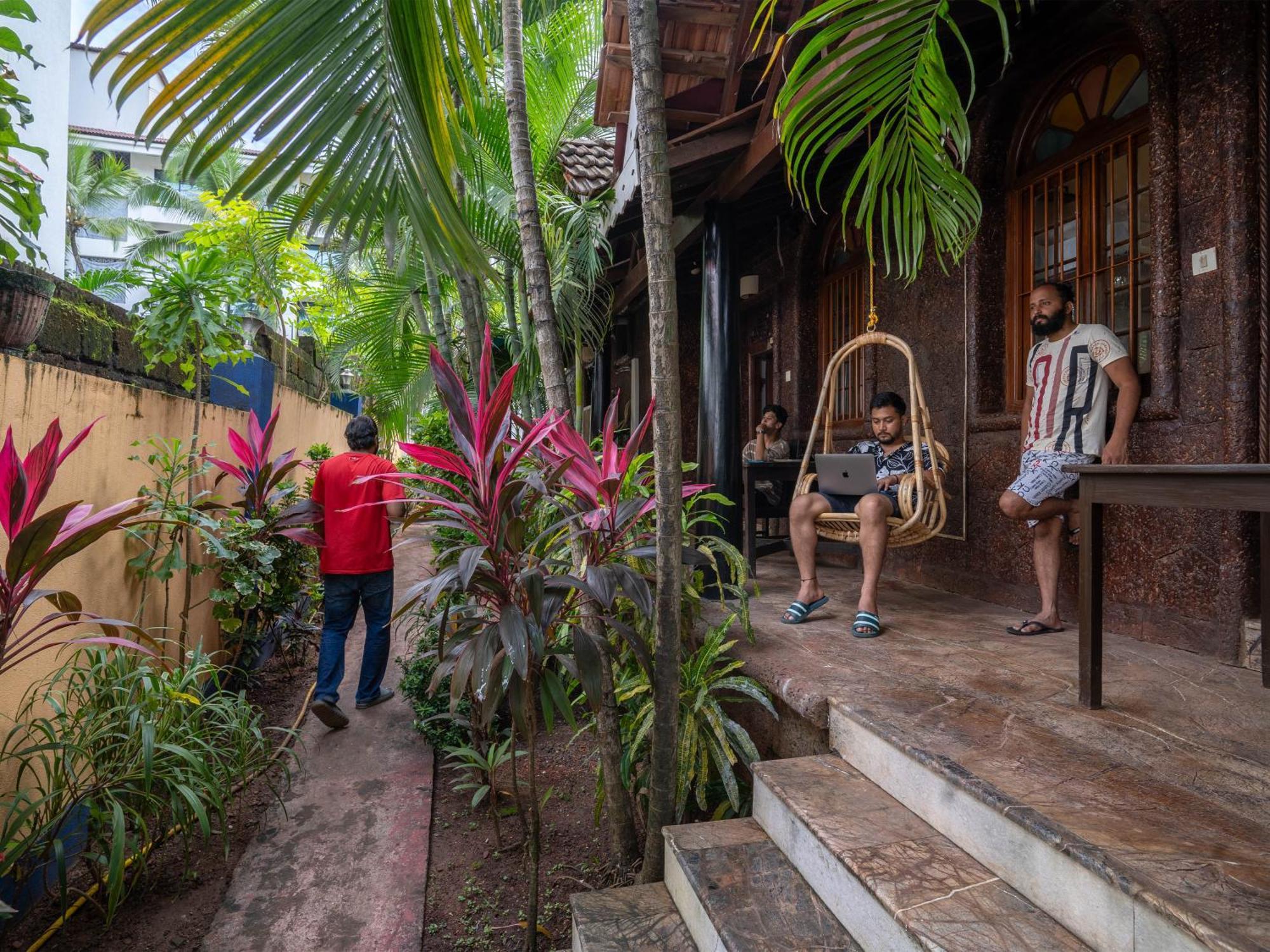 Madpackers Goa Anjuna - Bar Exterior foto