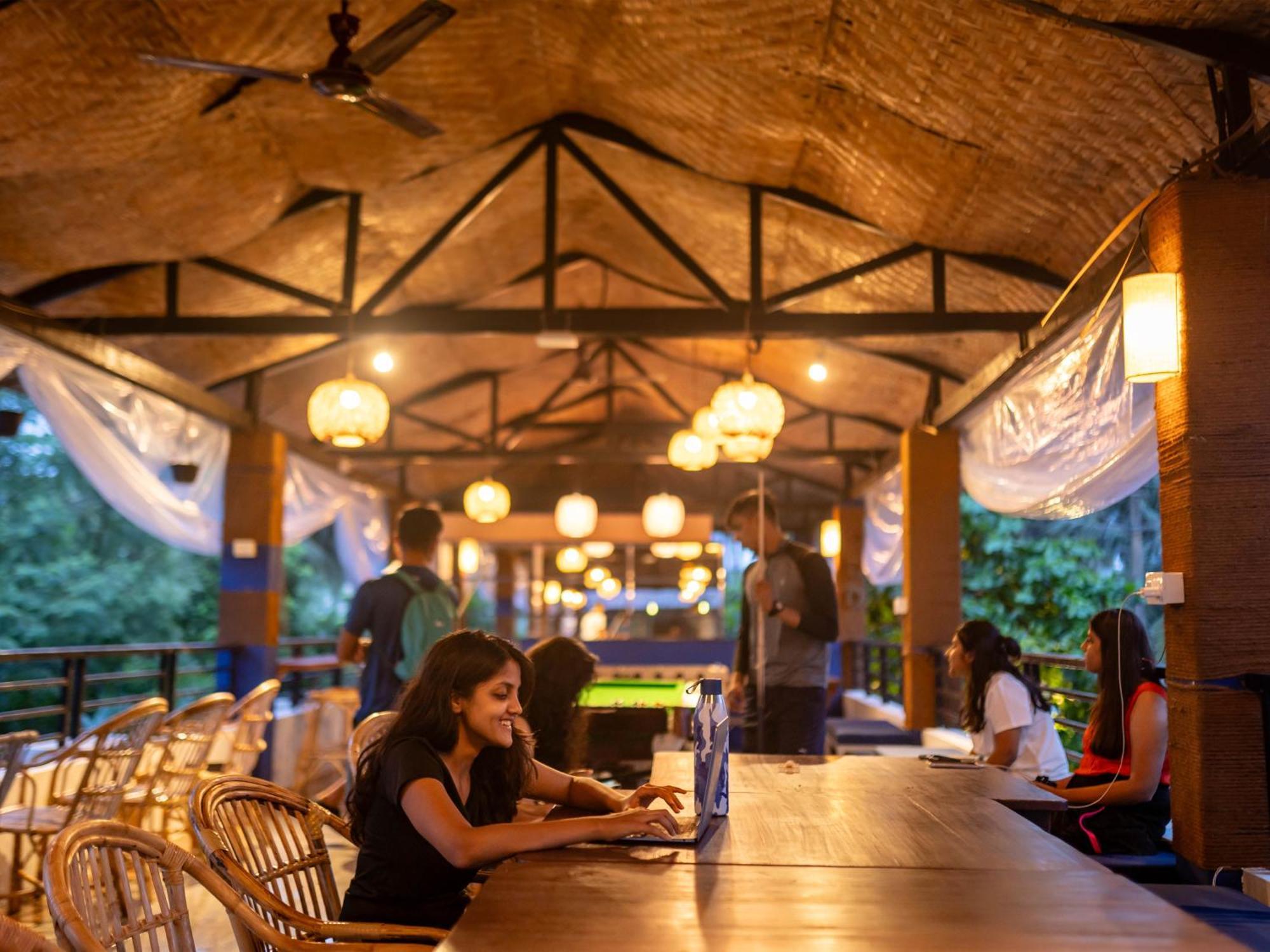 Madpackers Goa Anjuna - Bar Exterior foto