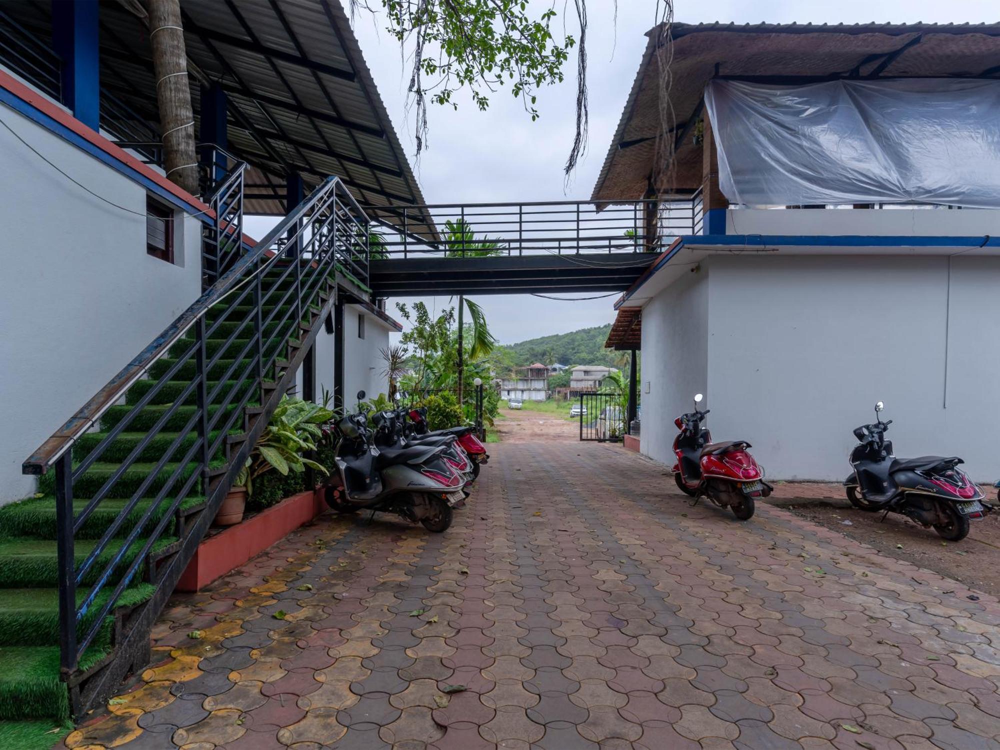 Madpackers Goa Anjuna - Bar Exterior foto