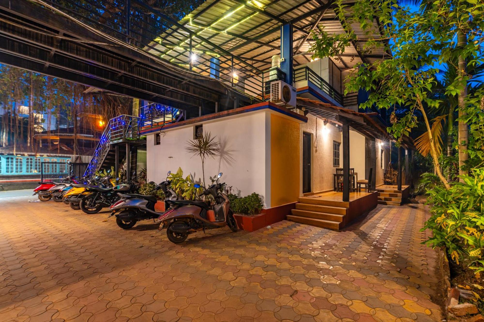 Madpackers Goa Anjuna - Bar Exterior foto